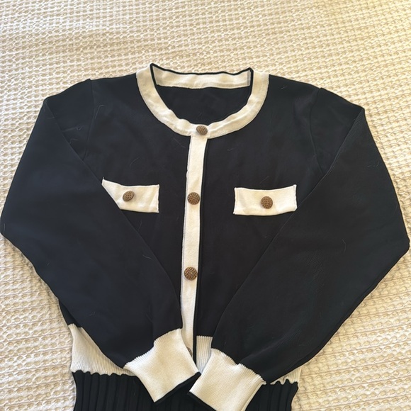 BLACK ELASTIC WAIST DRESS - Picture 2 of 3